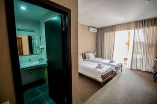 Отель Hotel Chateau Kvareli Кварели Стандартный двухместный номер с 2 отдельными кроватями-3